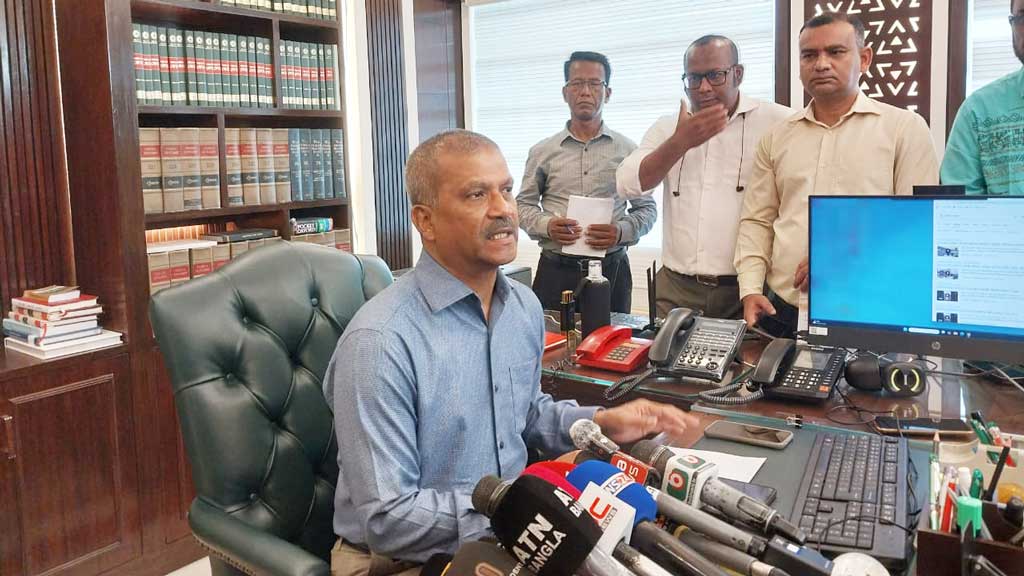 সরকার কোনো অসৎ উদ্দেশ্যে সরকারি চাকরি অধ্যাদেশ করে নাই: আইন উপদেষ্টা