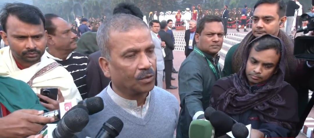 ১৬ ডিসেম্বরের প্রত্যয়েই দেশ পুনর্নির্মাণের সুযোগ করে নিতে পেরেছি: আসিফ নজরুল