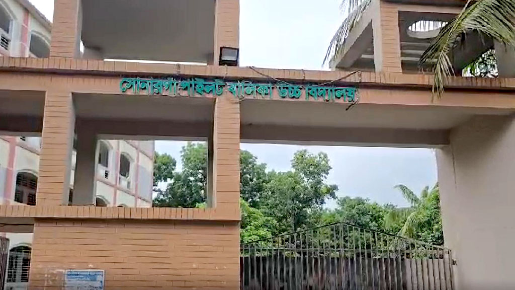 সোনারগাঁয়ে শ্রেণিকক্ষে অসুস্থ ১০ ছাত্রী