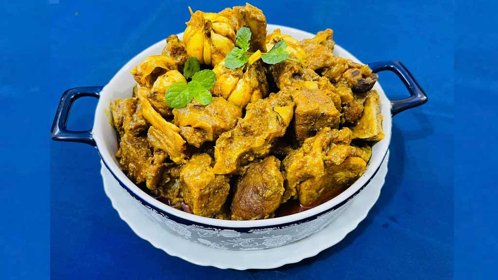 ঈদের ছুটিতে এক দিন রাঁধুন আস্ত রসুন দিয়ে গরুর মাংস