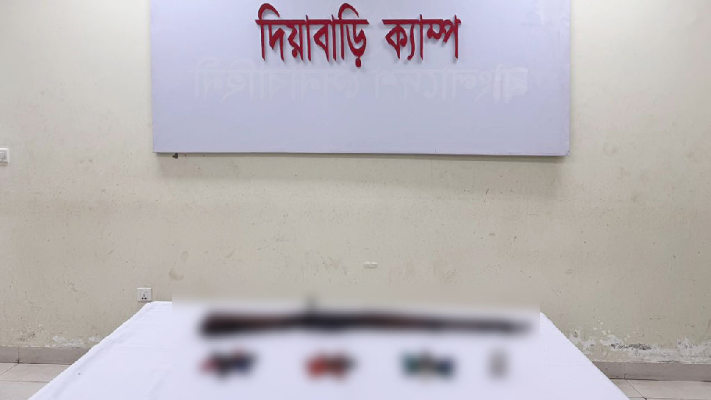 দিয়াবাড়িতে পরিত্যক্ত অবস্থায় মিলল পুলিশের অস্ত্র-গুলি