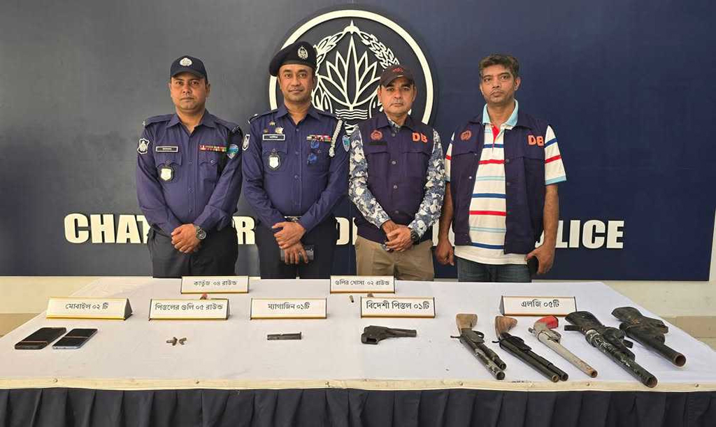 রাউজানে আবারও অস্ত্র-গুলি উদ্ধার, গ্রেপ্তার ১