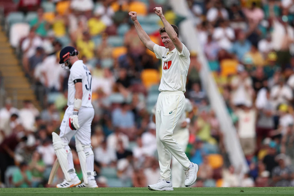 গোলাপি বলের টেস্টেও ইংল্যান্ডকে উড়িয়ে দিল অজিরা