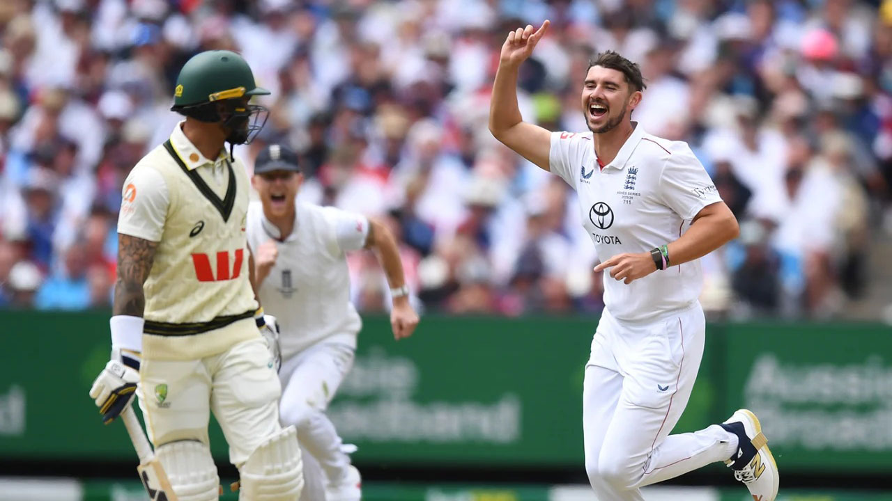 মেলবোর্নে সবুজ উইকেটে খেলতে নেমে বিপাকে চার পেসারের অস্ট্রেলিয়া