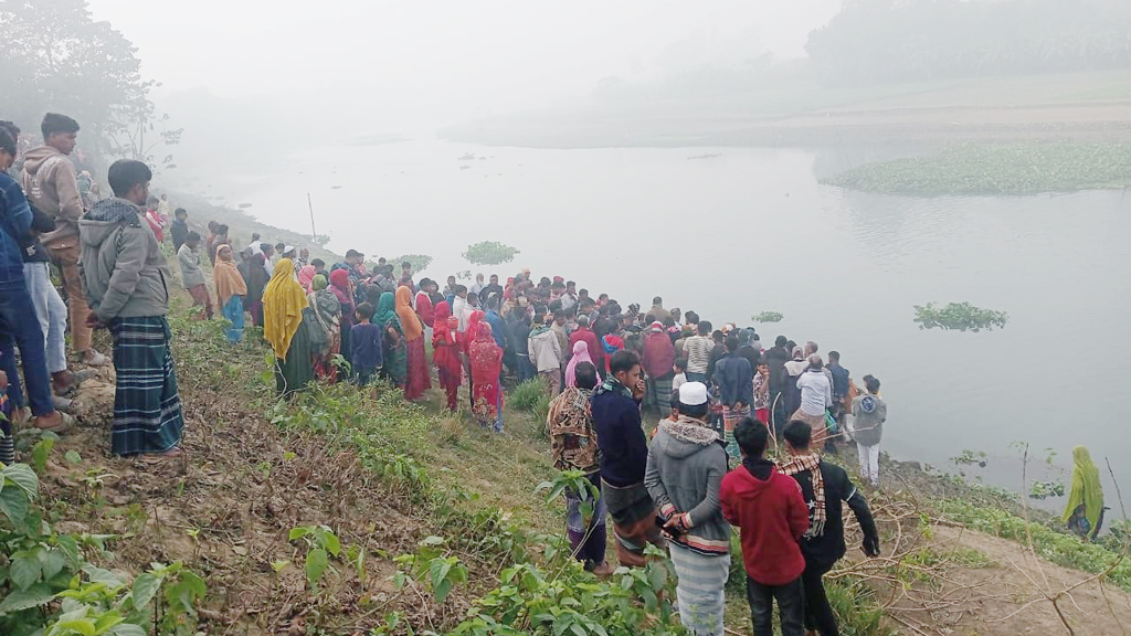 আড়িয়াল খাঁ নদের তীর থেকে অটোরিকশাচালকের রক্তাক্ত লাশ উদ্ধার
