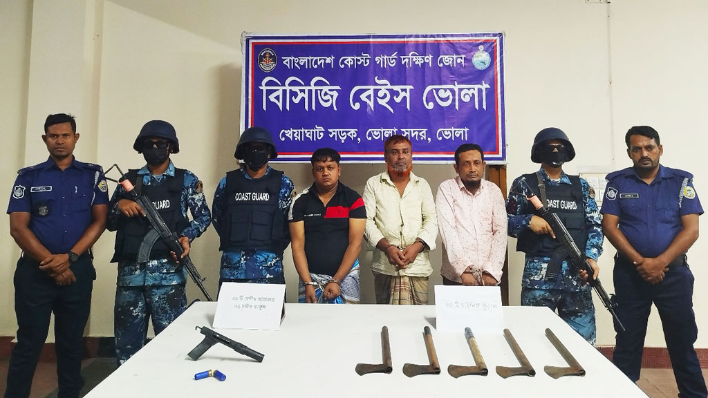 ভোলায় যৌথবাহিনীর অভিযানে অস্ত্রসহ আওয়ামী লীগের ৩ নেতা আটক