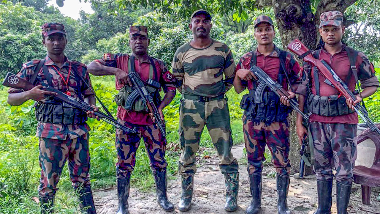 চাঁপাইনবাবগঞ্জ সীমান্তে অনুপ্রবেশকারী মদ্যপ বিএসএফ সদস্যকে ফেরত দিল বিজিবি