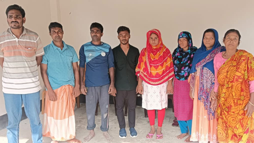 চাঁপাইনবাবগঞ্জের চাঁনশিকারী সীমান্ত দিয়ে ৮ জনকে পুশইন বিএসএফের