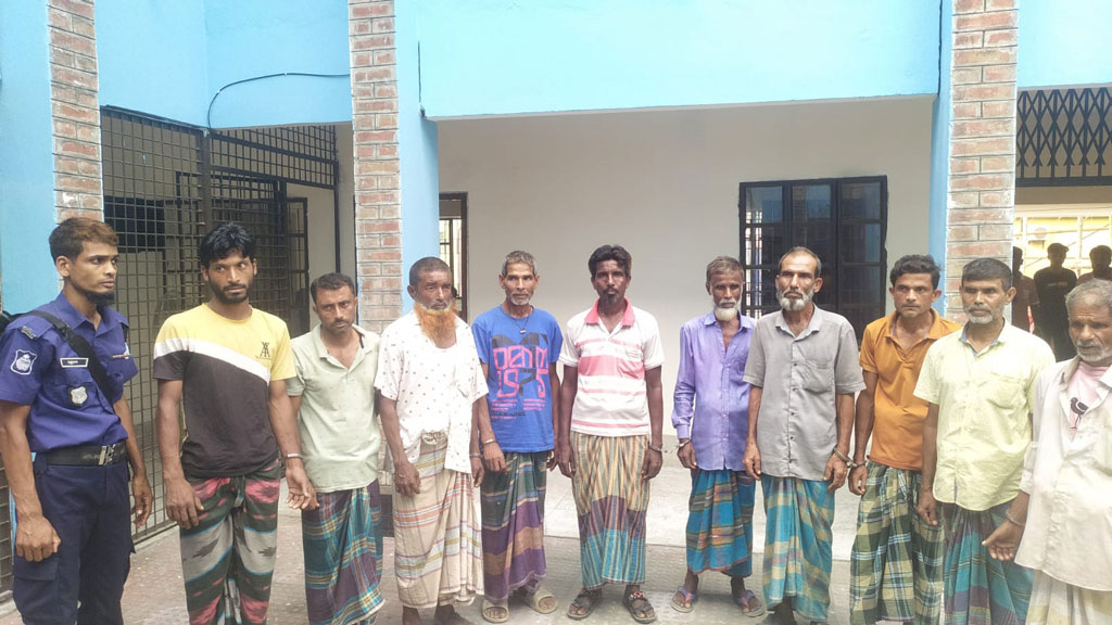 ৬০০ টাকা মজুরিতে দিনমজুর ভাড়া করে যুবলীগের ঝটিকা মিছিল