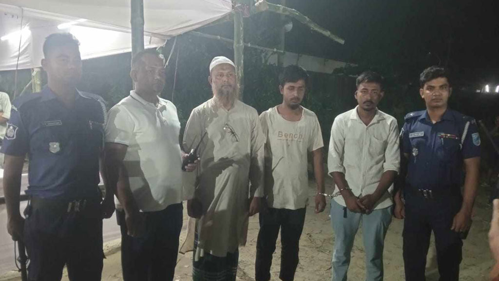 অস্ত্রের মুখে সিদ্ধিরগঞ্জে এক হাটের গরু অন্য হাটে নামানোর অভিযোগে আটক ৩
