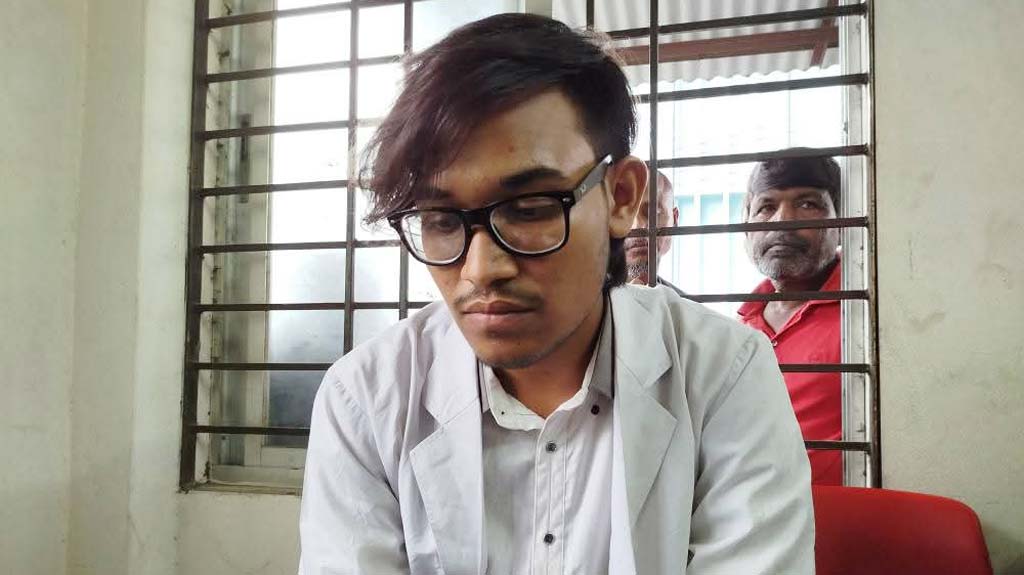 ইন্টার্ন চিকিৎসক পরিচয়ে টাকা আদায়, যুবক আটক