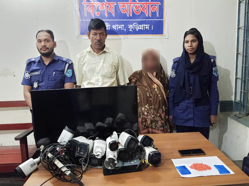 বাড়িতেই মাদকের কারবার, নজর রাখা হতো ১৫ ক্যামেরায়