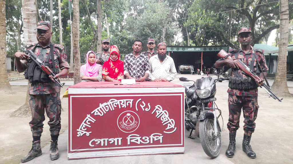 শার্শা সীমান্তে ৪ নারী-পুরুষ আটক