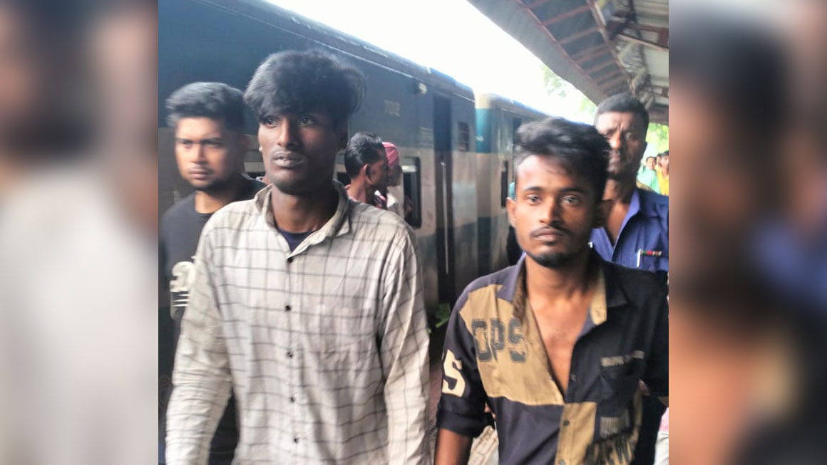 মোহনগঞ্জ রেলওয়ে স্টেশন থেকে ছিনতাইয়ের অভিযোগে আটক ২