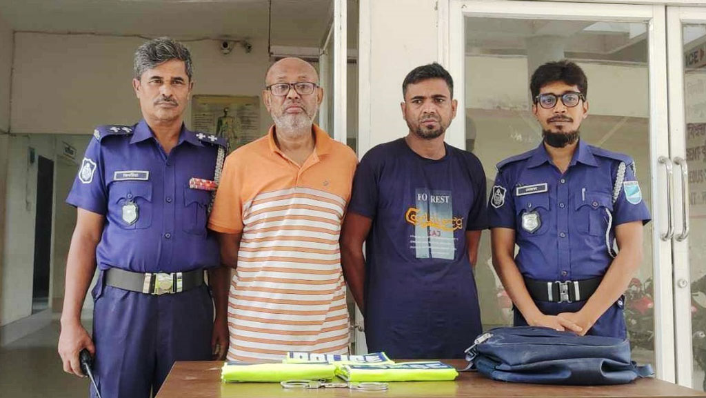 পুলিশ সেজে ডাকাতির প্রস্তুতি, আটক ২