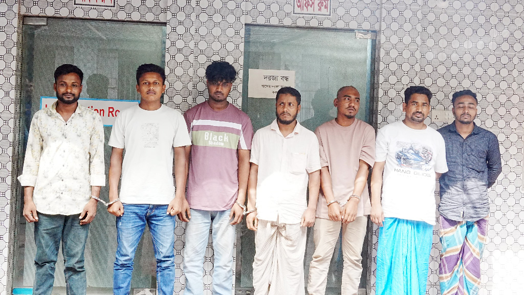 কুমিল্লায় আওয়ামী লীগের ঝটিকা মিছিল, জেলাজুড়ে আটক ৫০