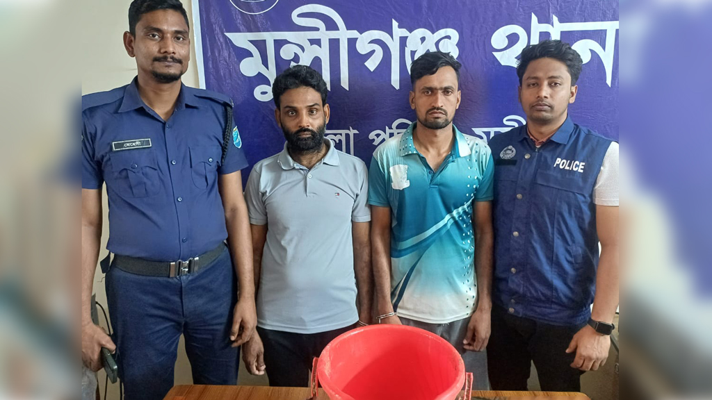 মুন্সিগঞ্জে ৮টি ককটেল জব্দ, আটক ২