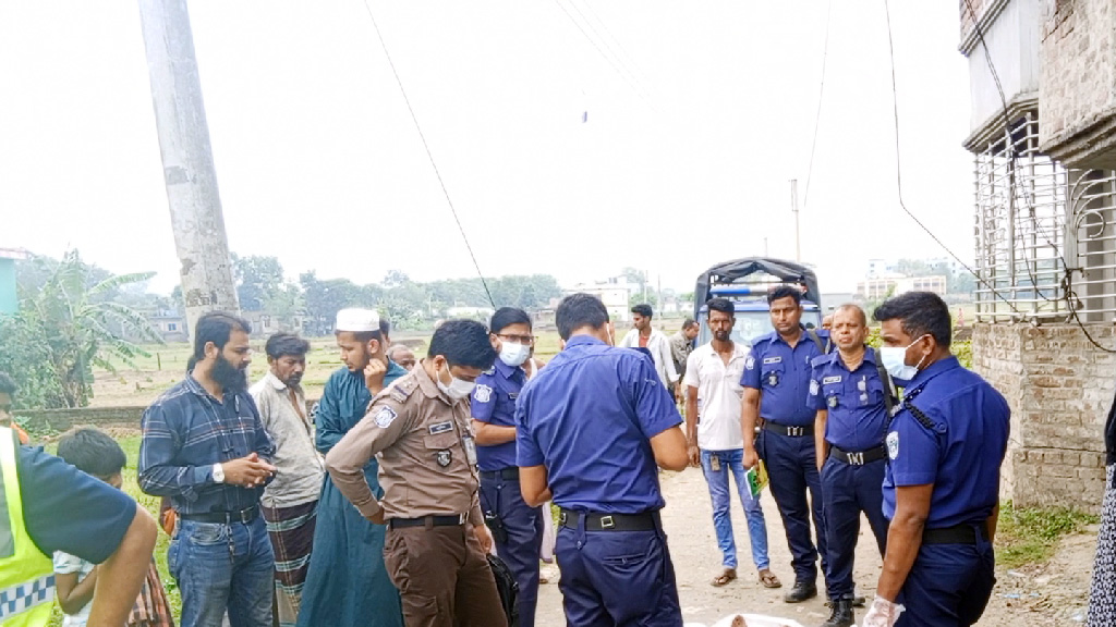 গাছের ডালে ঝুলছিল যুবকের মরদেহ, গলার উল্টো পাশে ছিল ফাঁস