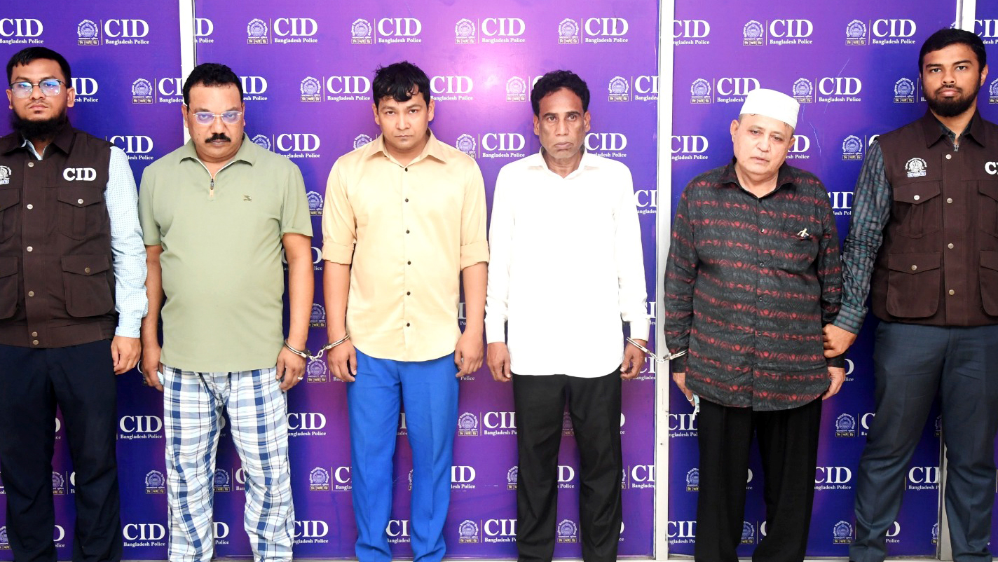 চাকরি ও বিনিয়োগের প্রলোভনে অর্ধকোটি টাকা আত্মসাৎ, চক্রের ৪ সদস্য গ্রেপ্তার