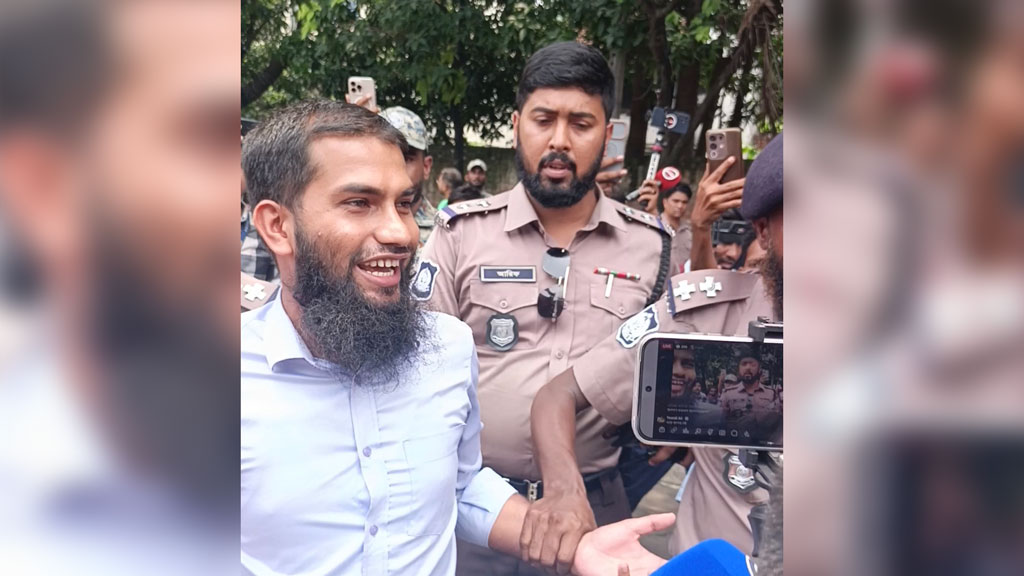 ধানমন্ডি ৩২ থেকে সন্দেহভাজন এক ব্যক্তি আটক