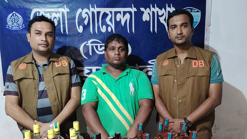 নোয়াখালীতে বিদেশি মদসহ একজন আটক