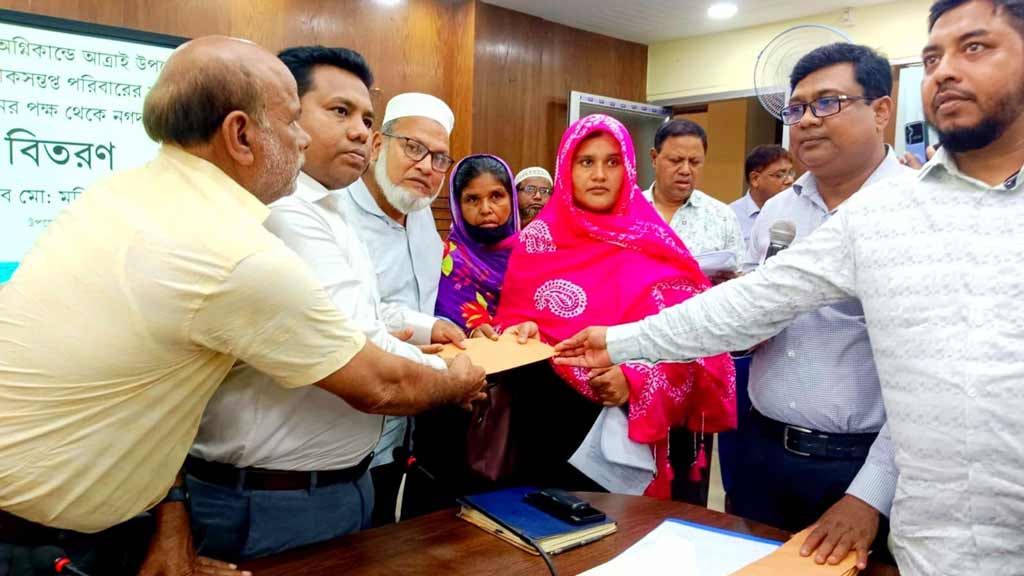 সৌদিতে নিহতদের পরিবারে প্রশাসনের আর্থিক সহায়তা, মরদেহের অপেক্ষায় স্বজন