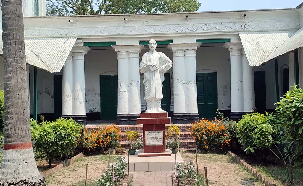 কবিগুরুর সান্নিধ্য স্মরণে উৎসবের আমেজ পতিসরে