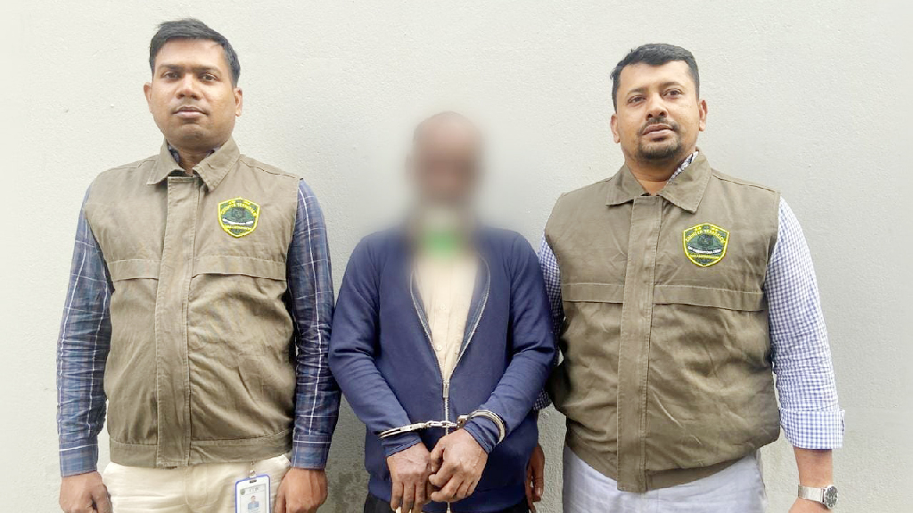 ট্রাফিক পুলিশকে ২০০ মিটার টেনে নিয়ে যাওয়া অটোরিকশাচালক গ্রেপ্তার