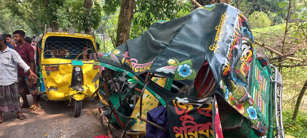 শিশুকে বাঁচাতে গিয়ে সিএনজিচালিত দুই অটোরিকশার সংঘর্ষ, যুবক নিহত