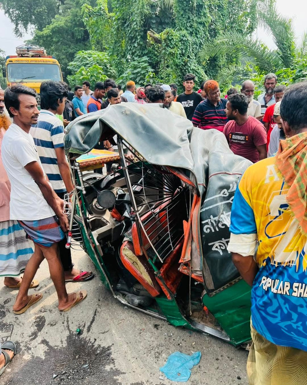 বাসচাপায় অটোরিকশাচালক নিহত, আহত ১০