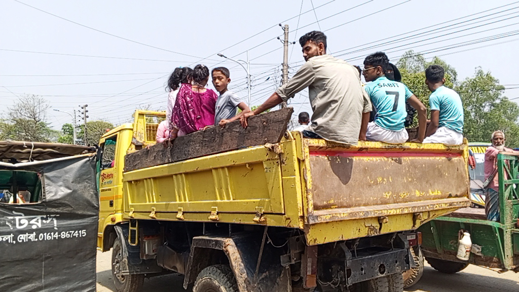 ঈদের ছুটি শেষেও অতিরিক্ত ভাড়া নেওয়ার অভিযোগ