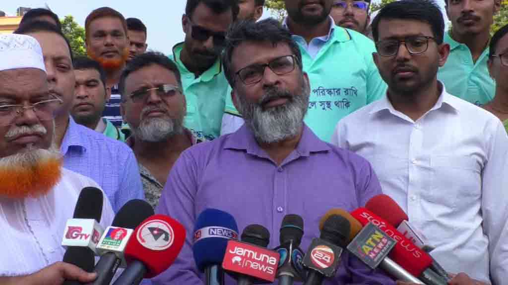 ডেঙ্গু মশাকে ‘বেয়াদব’ আখ্যা দিলেন ঢাকা বিভাগের অতিরিক্ত কমিশনার