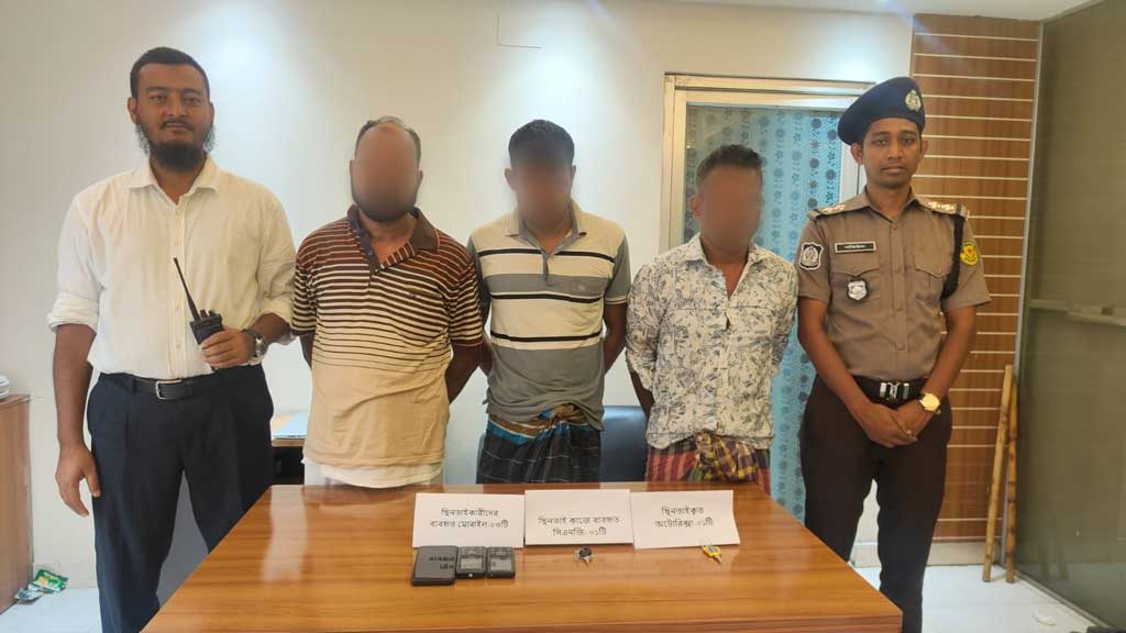 অটোরিকশাচালক হত্যা: ছিনতাইকারী ও অজ্ঞান পার্টির ৩ সদস্য গ্রেপ্তার