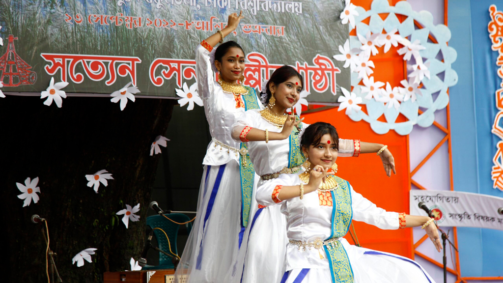 ‘অনেকের আপত্তি ও গন্ডগোলের আশঙ্কায়’ চারুকলার শরৎ উৎসব স্থগিত, গেন্ডারিয়াতেও বাধা