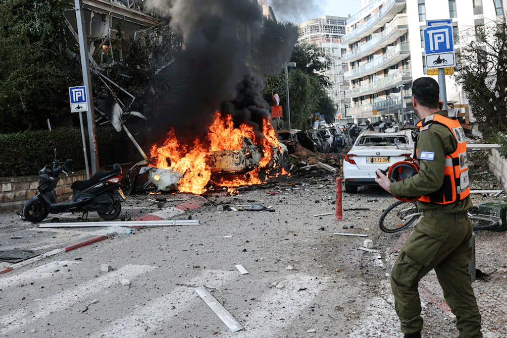 আলোচনা অনিশ্চিত—পাল্টাপাল্টি আঘাত করেই যাচ্ছে ইরান ও ইসরায়েল