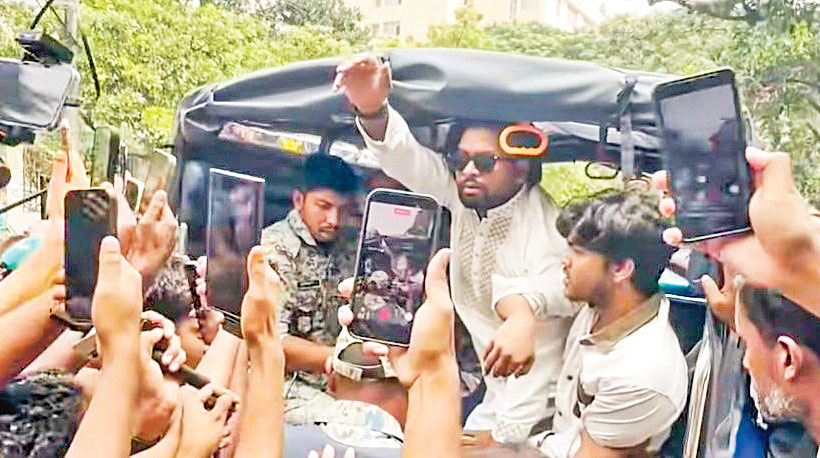 কালি লেপন ছবিতে নাকি জাতির ললাটে
