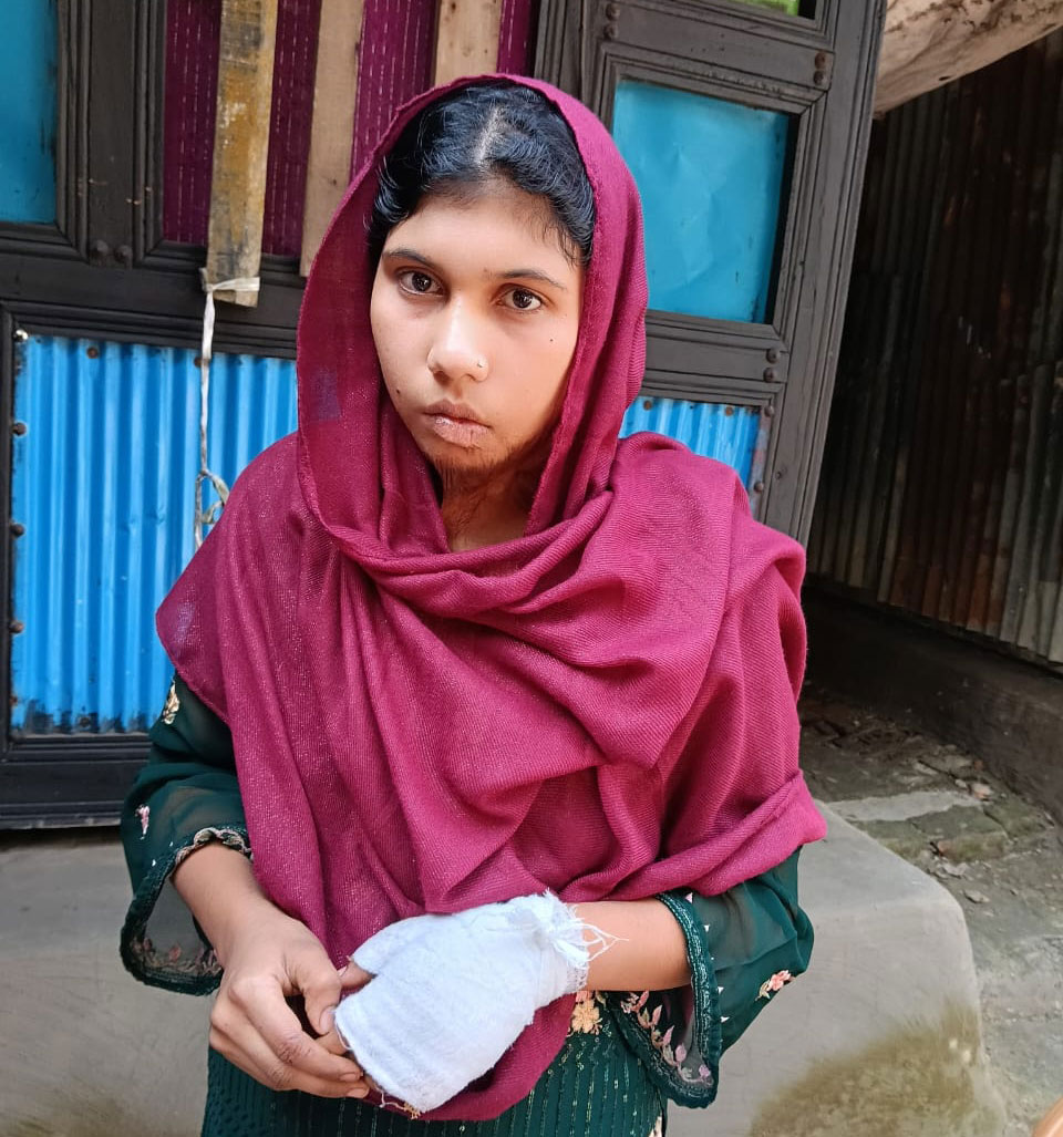 বাসা থেকে জিনিসপত্র চুরির সময় ধস্তাধস্তিকালে মা-মেয়েক খুন করেন আয়েশা: পুলিশ