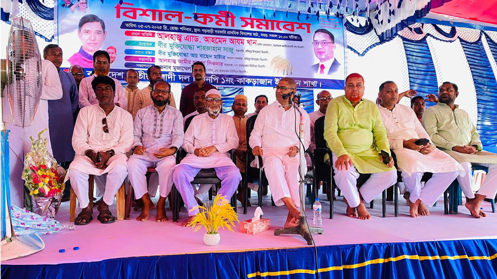 শেখ হাসিনা পালিয়ে গেছেন, কিন্তু দেশকে নিঃস্ব করে গেছেন: আহমেদ আযম খান