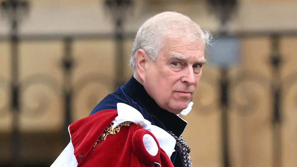 রাজবাড়িতে বসে খাওয়ার দিন শেষ প্রিন্স অ্যান্ড্রুর