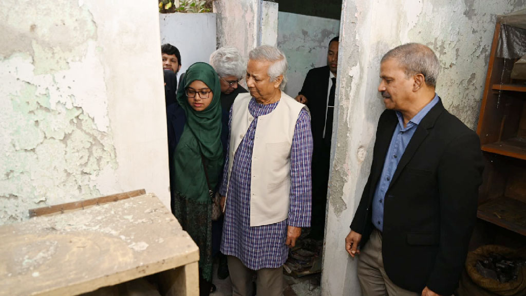 আয়নাঘর ঘুরে দেখলেন প্রধান উপদেষ্টা, দেখুন ছবিতে