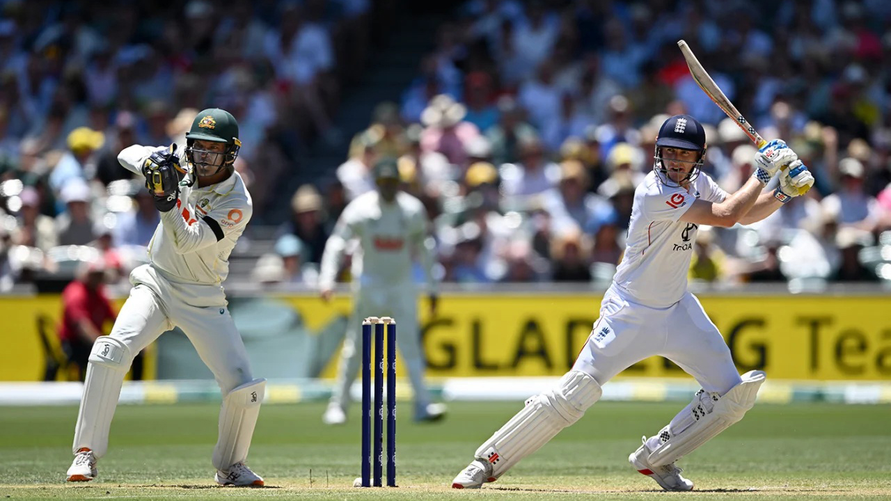 ইংল্যান্ডকে বেকায়দায় ফেলেছে অস্ট্রেলিয়া