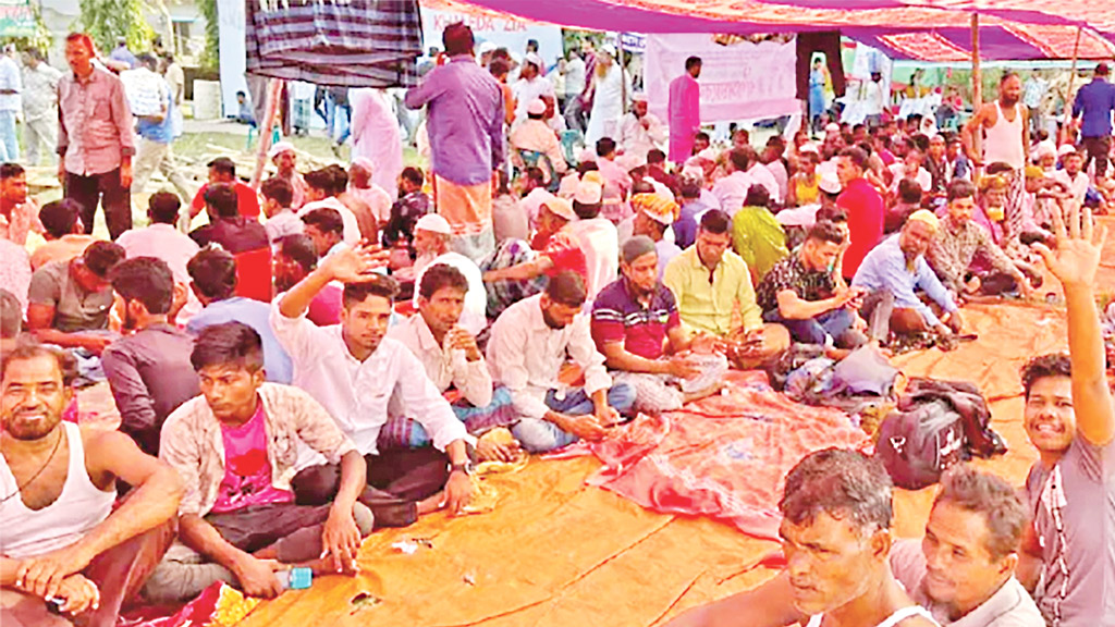 মহাসমাবেশের বাহন কলাগাছের ভেলা