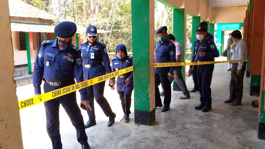 প্রেমের বাধা হওয়ায় খুন