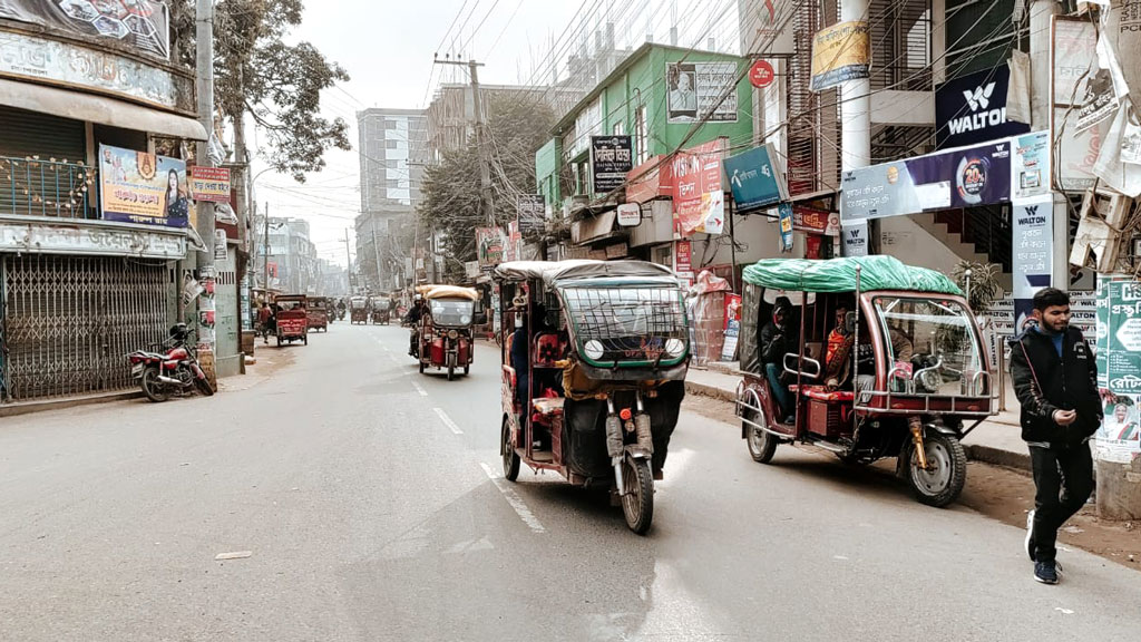 দিনাজপুরে বৃষ্টির পরিবর্তে উঁকি দিল সূর্য, জনমনে স্বস্তি