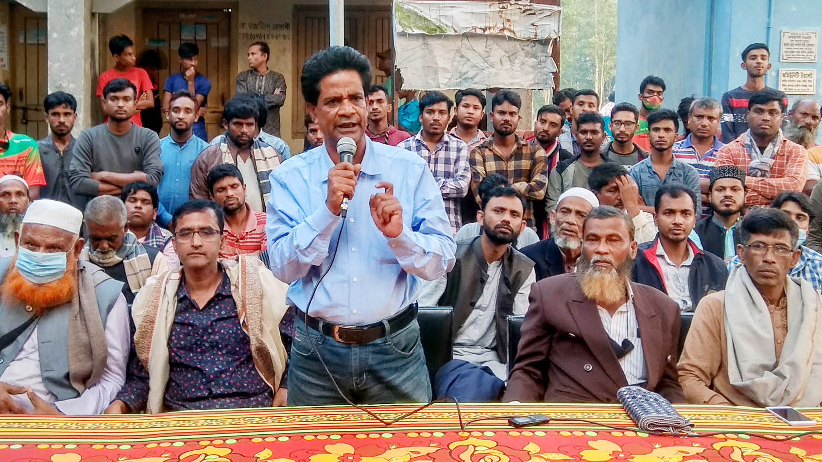 ধুনটে নৌকার প্রার্থীর উপর হামলার প্রতিবাদে বিক্ষোভ