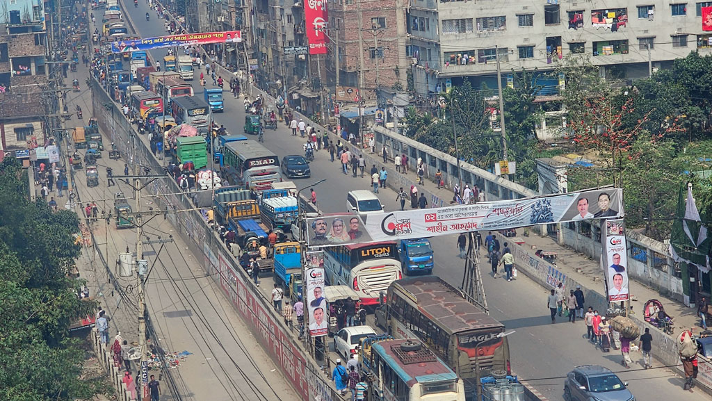 তীব্র যানজট, বাবুবাজার সেতু পেরোতেই লাগছে ২ ঘণ্টা 