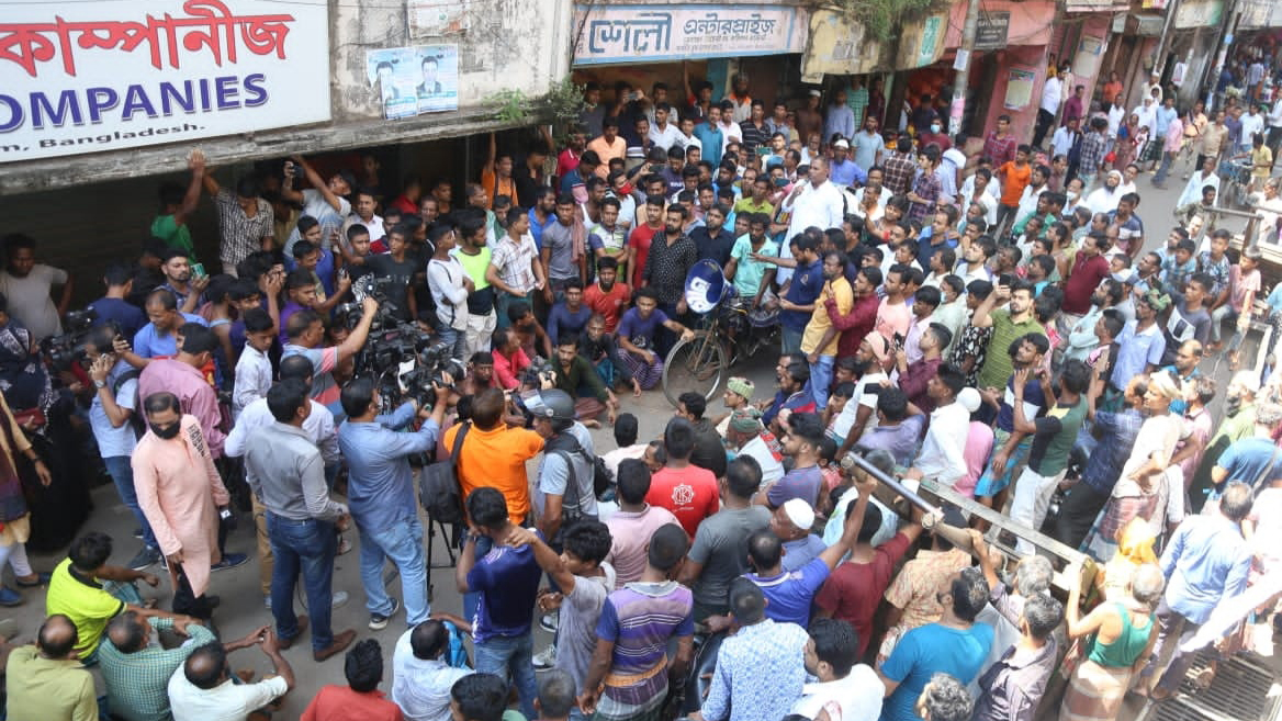 কর্মবিরতিতে স্থবির খাতুনগঞ্জ