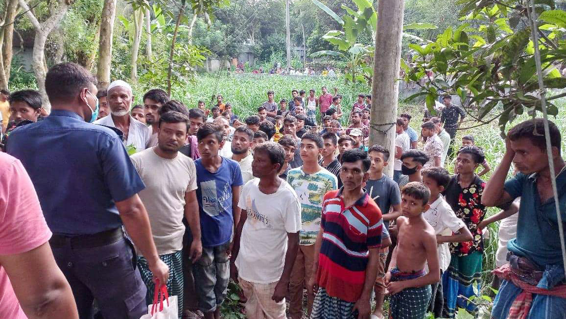 বাইরে থেকে শিকল লাগানো ঘরে মিলল মা ও ২ সন্তানের মরদেহ
