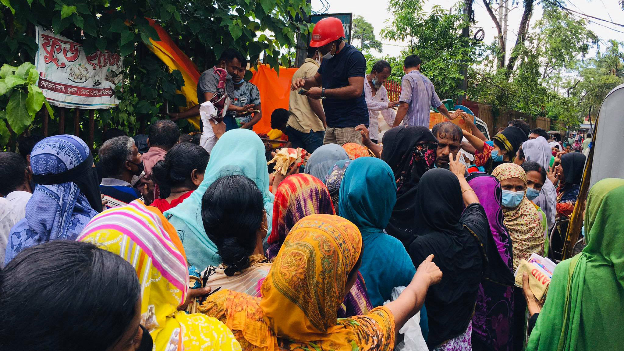 পণ্যমূল্যে দিশেহারা মানুষ