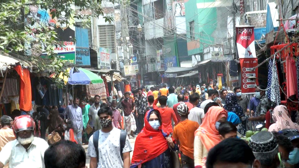 উল্লাপাড়া বিপণি-বিতানগুলোতে ক্রেতাদের উপচে পড়া ভিড়